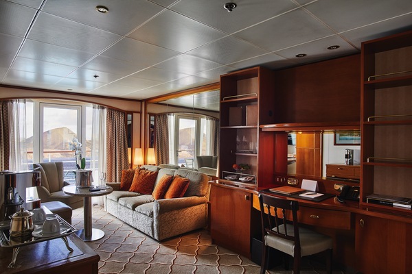 Silversea Cruises Silver Wind Silver Suite Living Room 1 ©Silversea Cruises Ltd.jpg
